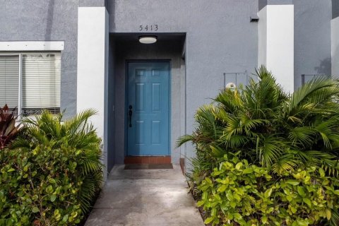 Adosado en venta en Pembroke Park, Florida, 3 dormitorios, 135.64 m2 № 1953699 - foto 2