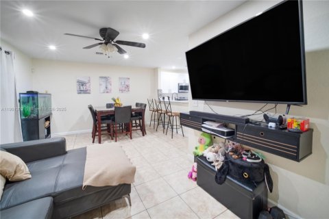 Adosado en venta en Pembroke Park, Florida, 3 dormitorios, 135.64 m2 № 1953699 - foto 15