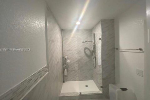 Снять в аренду виллу или дом в Хомстед, Флорида 4 спальни, 243.31м2, № 1950565 - фото 8