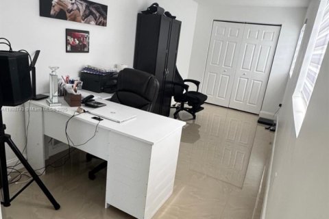 Снять в аренду виллу или дом в Хомстед, Флорида 4 спальни, 243.31м2, № 1950565 - фото 12