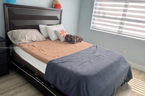 Снять в аренду виллу или дом в Хомстед, Флорида 4 спальни, 243.31м2, № 1950565 - фото 17