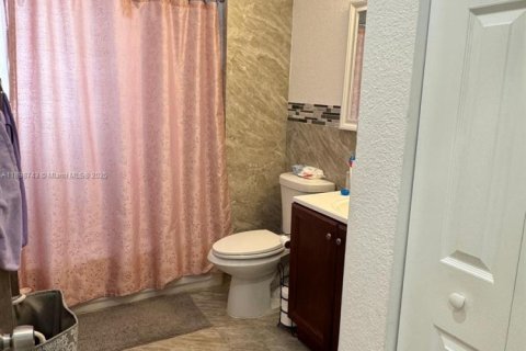 Снять в аренду виллу или дом в Хомстед, Флорида 4 спальни, 243.31м2, № 1950565 - фото 18