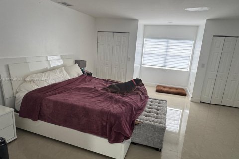 Снять в аренду виллу или дом в Хомстед, Флорида 4 спальни, 243.31м2, № 1950565 - фото 13