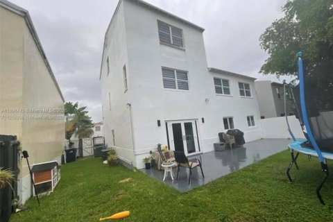 Снять в аренду виллу или дом в Хомстед, Флорида 4 спальни, 243.31м2, № 1950565 - фото 21