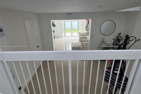 Снять в аренду виллу или дом в Хомстед, Флорида 4 спальни, 243.31м2, № 1950565 - фото 3