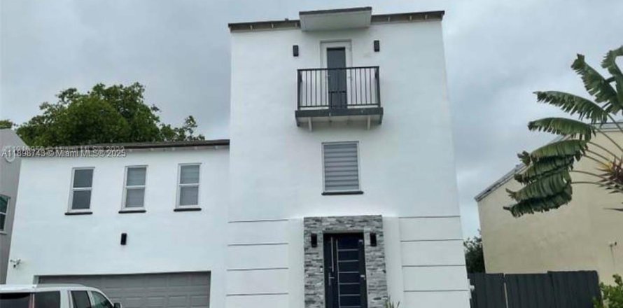 Дом в Хомстед, Флорида 4 спальни, 243.31м2 № 1950565