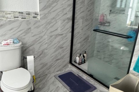 Снять в аренду виллу или дом в Хомстед, Флорида 4 спальни, 243.31м2, № 1950565 - фото 15