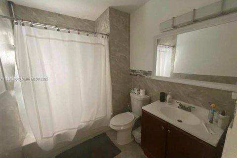 Снять в аренду виллу или дом в Хомстед, Флорида 4 спальни, 243.31м2, № 1950565 - фото 10