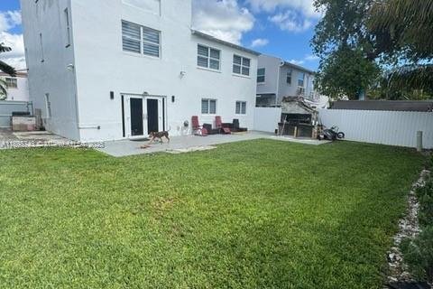 Снять в аренду виллу или дом в Хомстед, Флорида 4 спальни, 243.31м2, № 1950565 - фото 22