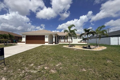 Villa ou maison à louer à Cape Coral, Floride: 3 chambres, 112.97 m2 № 2091475 - photo 2