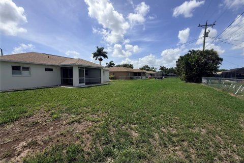 Villa ou maison à louer à Cape Coral, Floride: 3 chambres, 112.97 m2 № 2091475 - photo 4