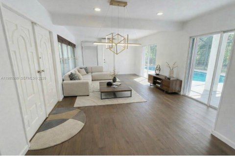 House in Pinecrest, Florida 3 bedrooms, 208.75 sq.m. № 2043259 - photo 4