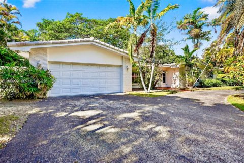 House in Pinecrest, Florida 3 bedrooms, 208.75 sq.m. № 2043259 - photo 21