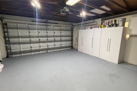 House in Pinecrest, Florida 3 bedrooms, 208.75 sq.m. № 2043259 - photo 19