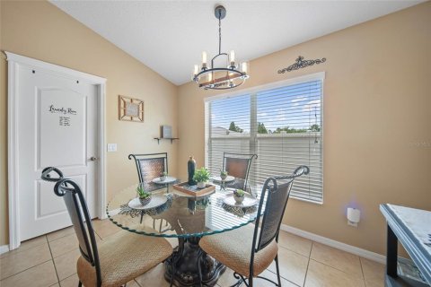 Villa ou maison à vendre à Zephyrhills, Floride: 4 chambres, 215.72 m2 № 1677782 - photo 10