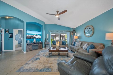Villa ou maison à vendre à Zephyrhills, Floride: 4 chambres, 215.72 m2 № 1677782 - photo 15