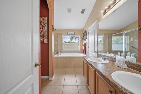 Villa ou maison à vendre à Zephyrhills, Floride: 4 chambres, 215.72 m2 № 1677782 - photo 20