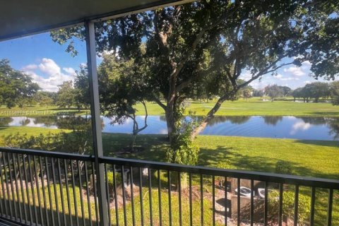 Condo in Pembroke Pines, Florida, 2 bedrooms  № 1867777 - photo 14