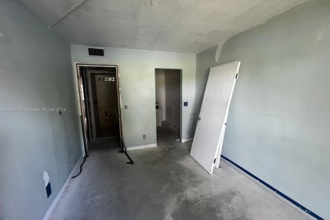 Condo in Pembroke Pines, Florida, 2 bedrooms  № 1867777 - photo 9