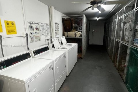 Condo in Pembroke Pines, Florida, 2 bedrooms  № 1867777 - photo 18