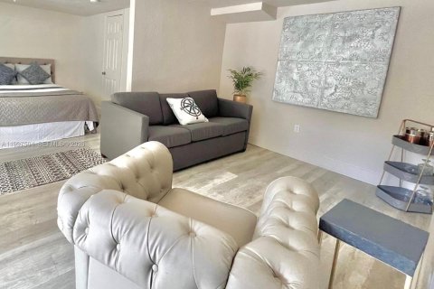 Propiedad comercial en venta en Miami, Florida, 217.67 m2 № 2059512 - foto 2