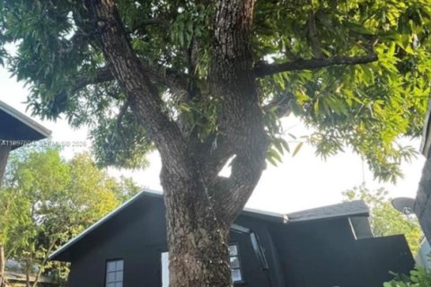 Propiedad comercial en venta en Miami, Florida, 217.67 m2 № 2059512 - foto 7