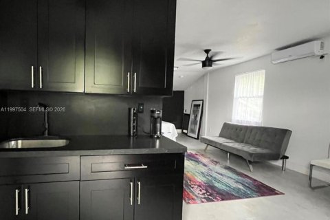 Propiedad comercial en venta en Miami, Florida, 217.67 m2 № 2059512 - foto 5