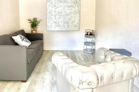 Propiedad comercial en venta en Miami, Florida, 217.67 m2 № 2059512 - foto 3