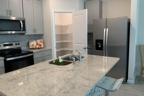 Condo in Stuart, Florida, 3 bedrooms  № 1874450 - photo 17