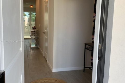 Condo in Stuart, Florida, 3 bedrooms  № 1874450 - photo 11