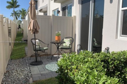 Condo in Stuart, Florida, 3 bedrooms  № 1874450 - photo 2
