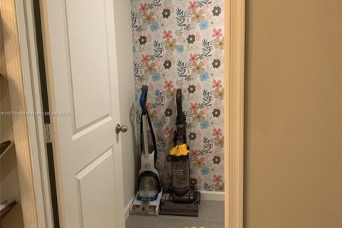 Condo in Stuart, Florida, 3 bedrooms  № 1874450 - photo 8