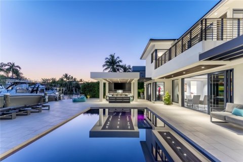 Дом в Норт-Майами, Флорида 6 спален, 534.19м2 № 2006180