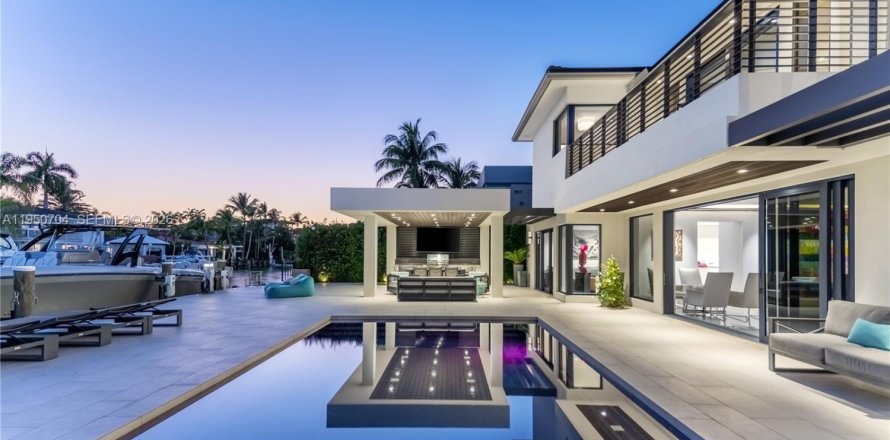 Дом в Норт-Майами, Флорида 6 спален, 534.19м2 № 2006180