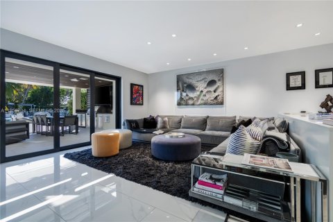 Купить виллу или дом в Норт-Майами, Флорида 6 спален, 534.19м2, № 2006180 - фото 11