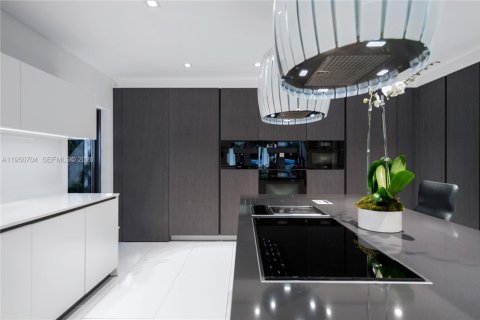 Купить виллу или дом в Норт-Майами, Флорида 6 спален, 534.19м2, № 2006180 - фото 12