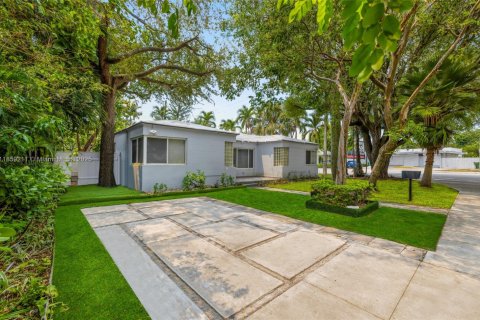 House in Miami, Florida 4 bedrooms, 148.27 sq.m. № 1893142 - photo 3