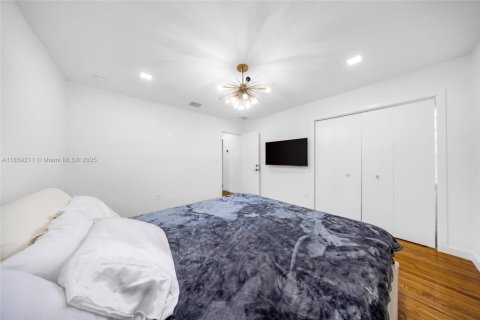 House in Miami, Florida 4 bedrooms, 148.27 sq.m. № 1893142 - photo 23