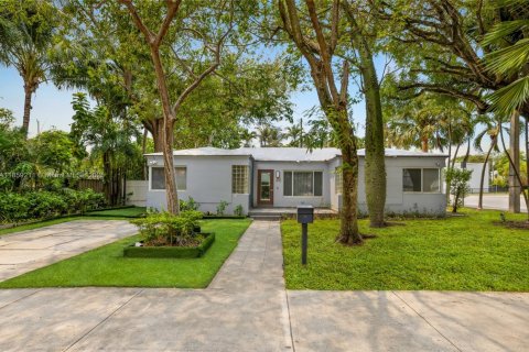 House in Miami, Florida 4 bedrooms, 148.27 sq.m. № 1893142 - photo 1