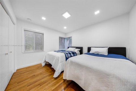 House in Miami, Florida 4 bedrooms, 148.27 sq.m. № 1893142 - photo 7