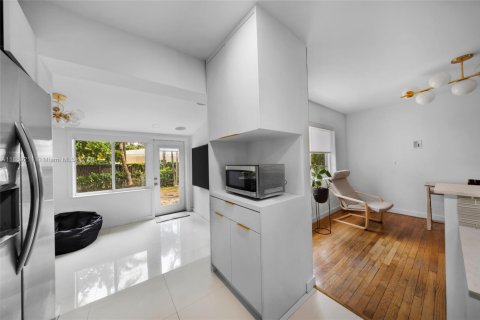 House in Miami, Florida 4 bedrooms, 148.27 sq.m. № 1893142 - photo 16