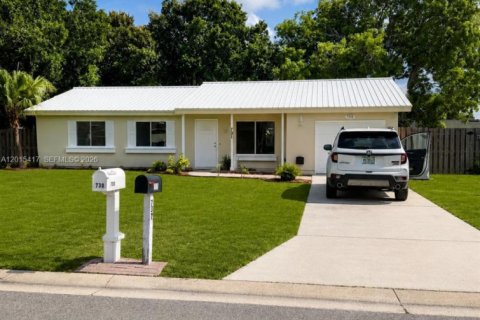 House in Vero Beach, Florida 3 bedrooms, 122.63 sq.m. № 2168718