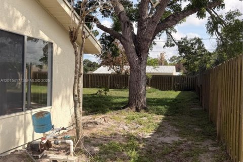 House in Vero Beach, Florida 3 bedrooms, 122.63 sq.m. № 2168718 - photo 13