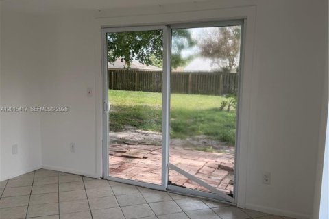 House in Vero Beach, Florida 3 bedrooms, 122.63 sq.m. № 2168718 - photo 12