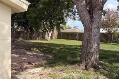 House in Vero Beach, Florida 3 bedrooms, 122.63 sq.m. № 2168718 - photo 14