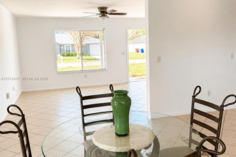House in Vero Beach, Florida 3 bedrooms, 122.63 sq.m. № 2168718 - photo 6