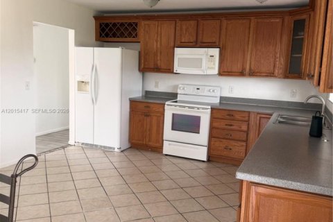 House in Vero Beach, Florida 3 bedrooms, 122.63 sq.m. № 2168718 - photo 5