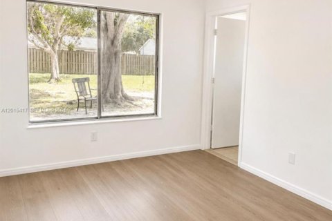 House in Vero Beach, Florida 3 bedrooms, 122.63 sq.m. № 2168718 - photo 8