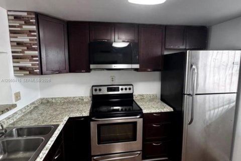 Condo in Miami, Florida, 2 bedrooms  № 2246747 - photo 6