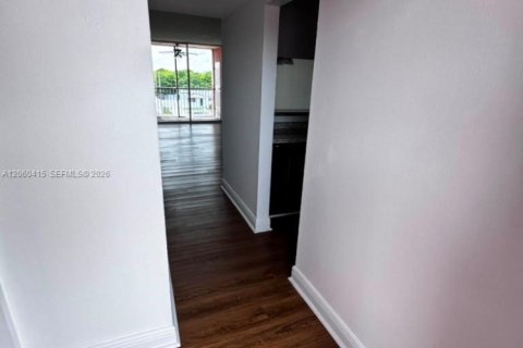 Condo in Miami, Florida, 2 bedrooms  № 2246747 - photo 8